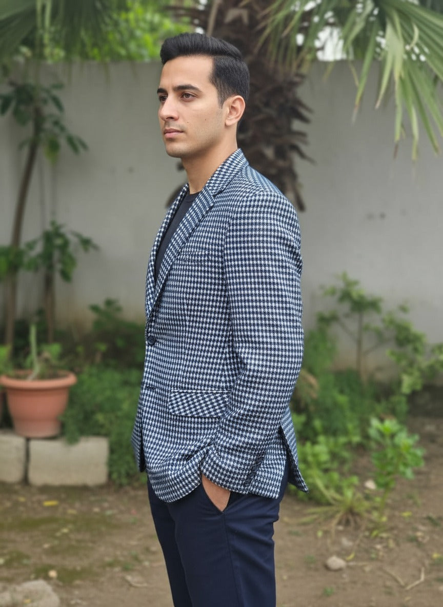 Houndstooth blazer blends classic style