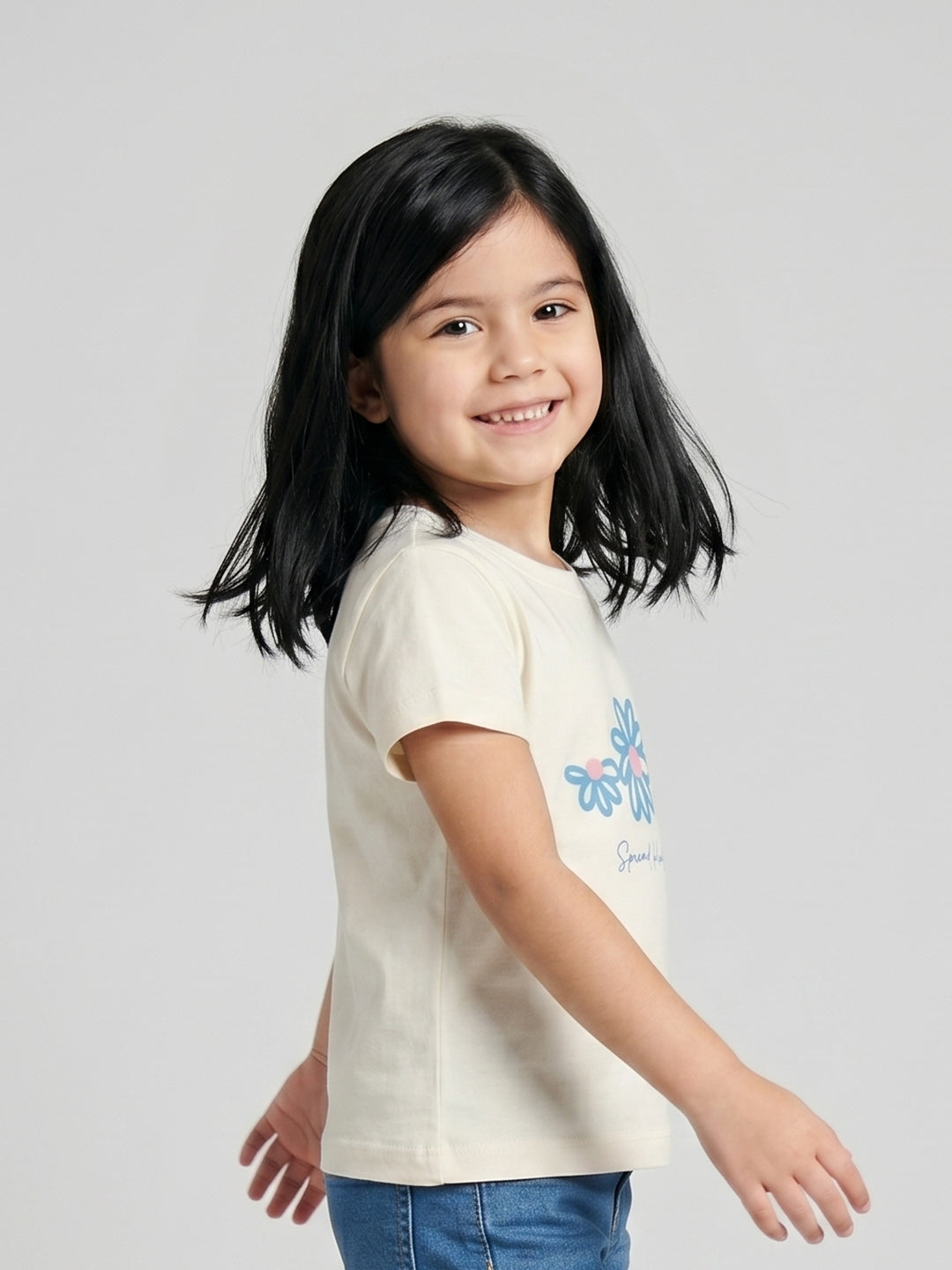 Coolbee Store Kids Girls T-Shirt - Offwhite (KGSSA31) – close-up fabric detail