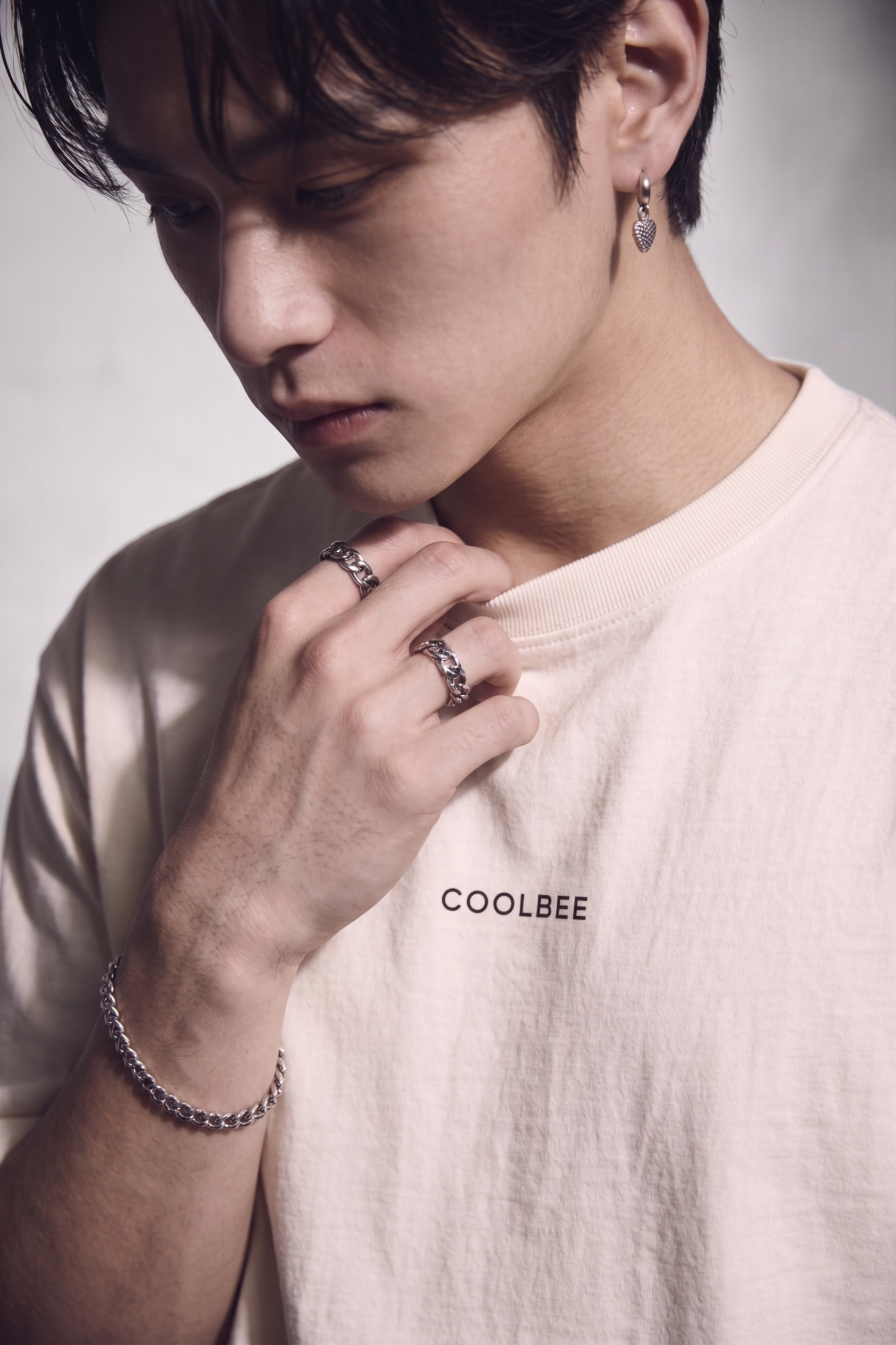 Cool Bee Lost in Thought Tee White for Men - White Oversized Graphic Tee Streetwear India - Detail View