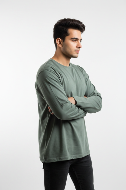 Arms crossed three-quarter