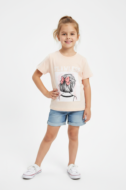 Coolbee Store – Girl in studio wearing peach flawless tee