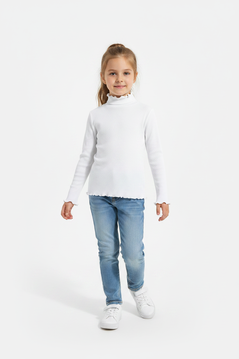 Coolbee Store – Girl in studio wearing white turtleneck
